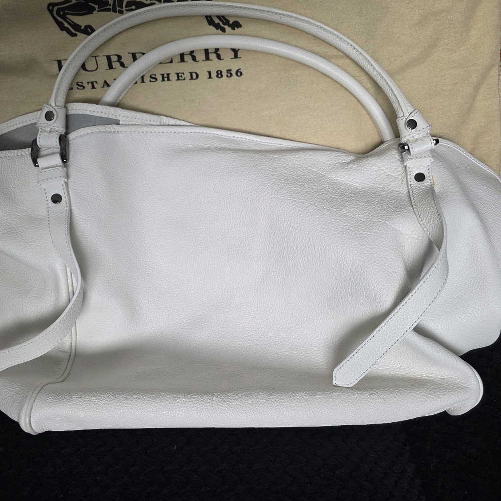 Pebble Leather Very Large Burberry White Tote Bag - Picture 7 of 16